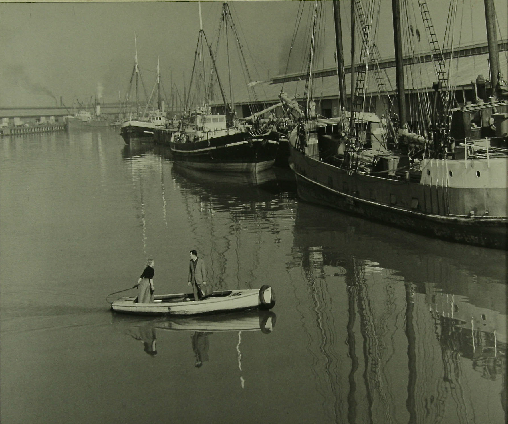 00,323-Harry-Cleveland,-nt--two-standing-in-boat-.jpg