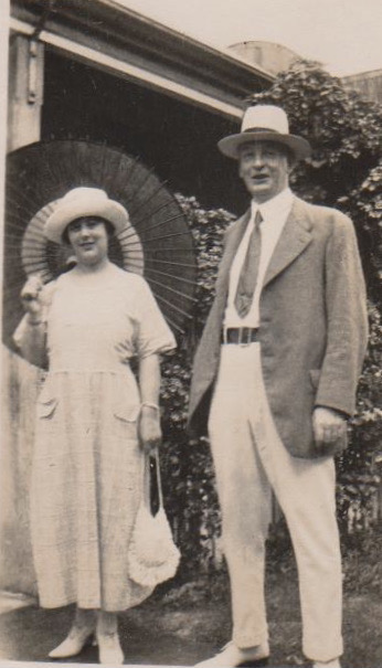 AMY-DOROTHY-AND-PAT-CHILVERS-003.JPG